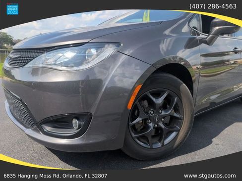 Used 2018 Chrysler Pacifica Touring-L w/ Premium Audio Group FWD image 10