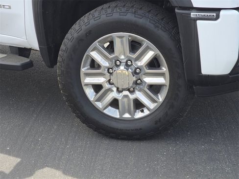 Used 2024 GMC Sierra 3500 Denali w/ Denali Reserve Package image 2