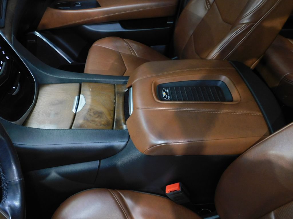 Used 2019 Cadillac Escalade ESV Luxury AWD/4WD image 33