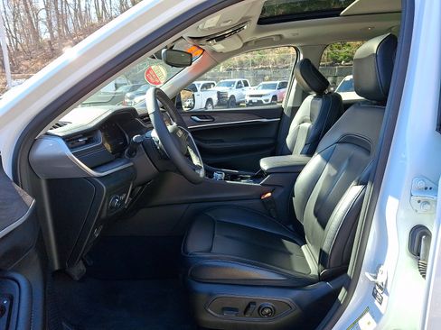 Certified 2023 Jeep Grand Cherokee L Limited image 15