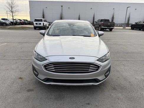 Used 2019 Ford Fusion SE w/ Equipment Group 151A image 2