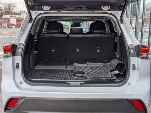 Used 2023 Toyota Highlander XLE image 8