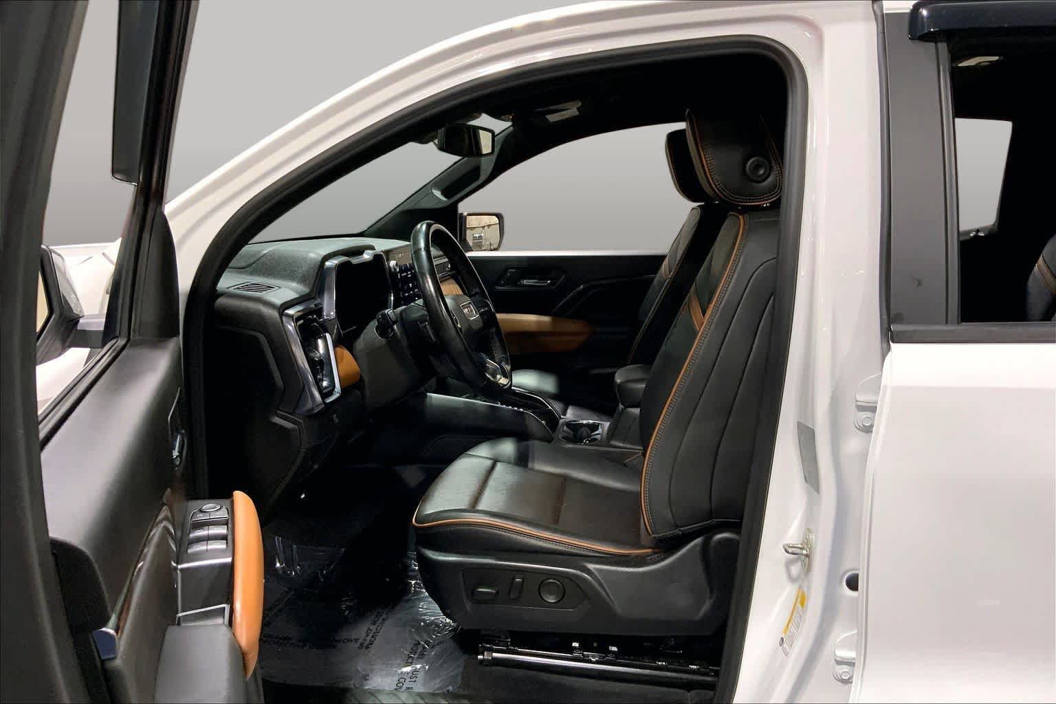 Used 2023 GMC Canyon AT4 w/ AT4 Premium Package AWD/4WD image 8