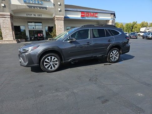 Used 2025 Subaru Outback Premium image 43