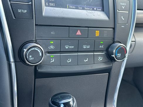 Used 2016 Toyota Camry LE FWD image 18