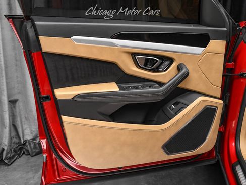 Used 2021 Lamborghini Urus AWD/4WD image 32