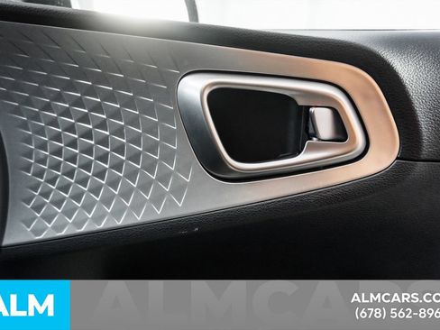 Used 2025 Kia Soul LX w/ LX Technology Package FWD image 35