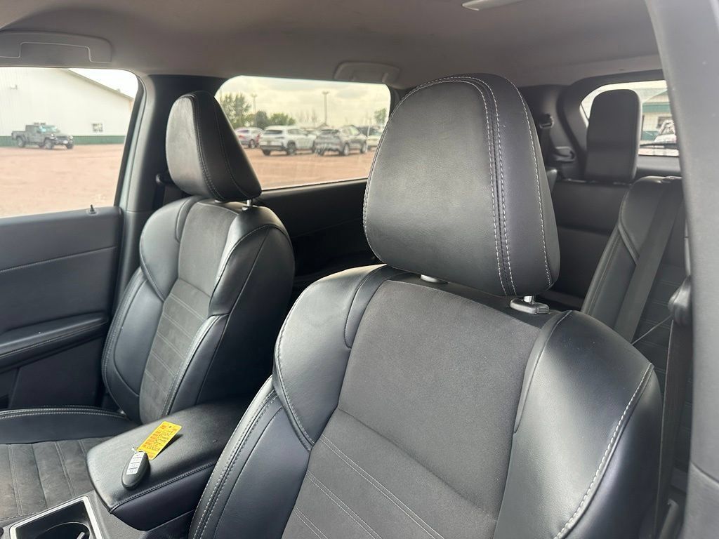 Used 2024 Mitsubishi Outlander SE AWD/4WD image 3