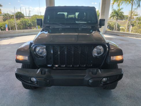 Used 2022 Jeep Gladiator Sport image 3