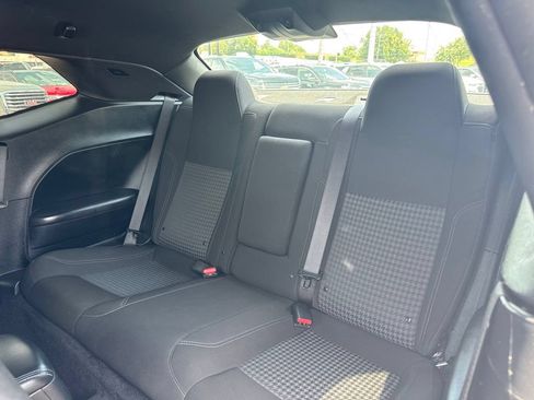 Used 2022 Dodge Challenger SXT w/ Driver Convenience Group RWD image 19