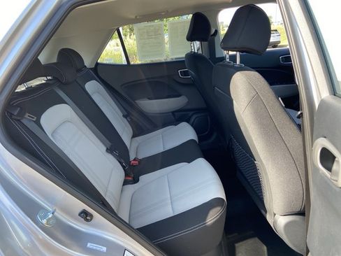 Used 2025 Hyundai Venue SEL FWD image 14