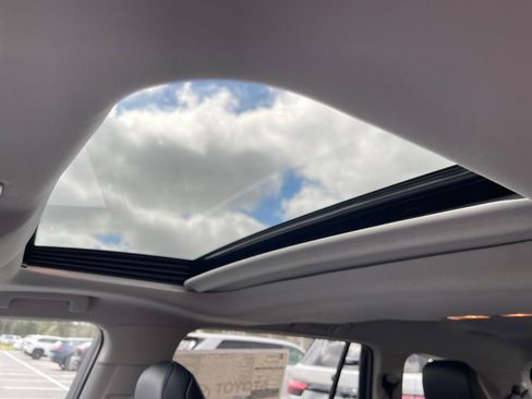 New 2026 Toyota Highlander XLE image 10