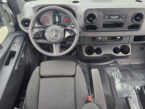 Used 2025 Mercedes-Benz Sprinter 2500 image 12