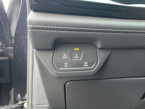 Used 2024 Volkswagen Atlas Cross Sport SE AWD/4WD image 14