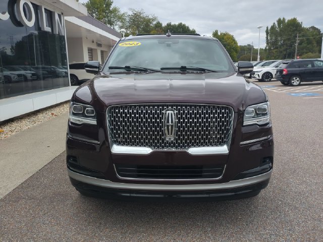 Used 2023 Lincoln Navigator Reserve AWD/4WD image 11