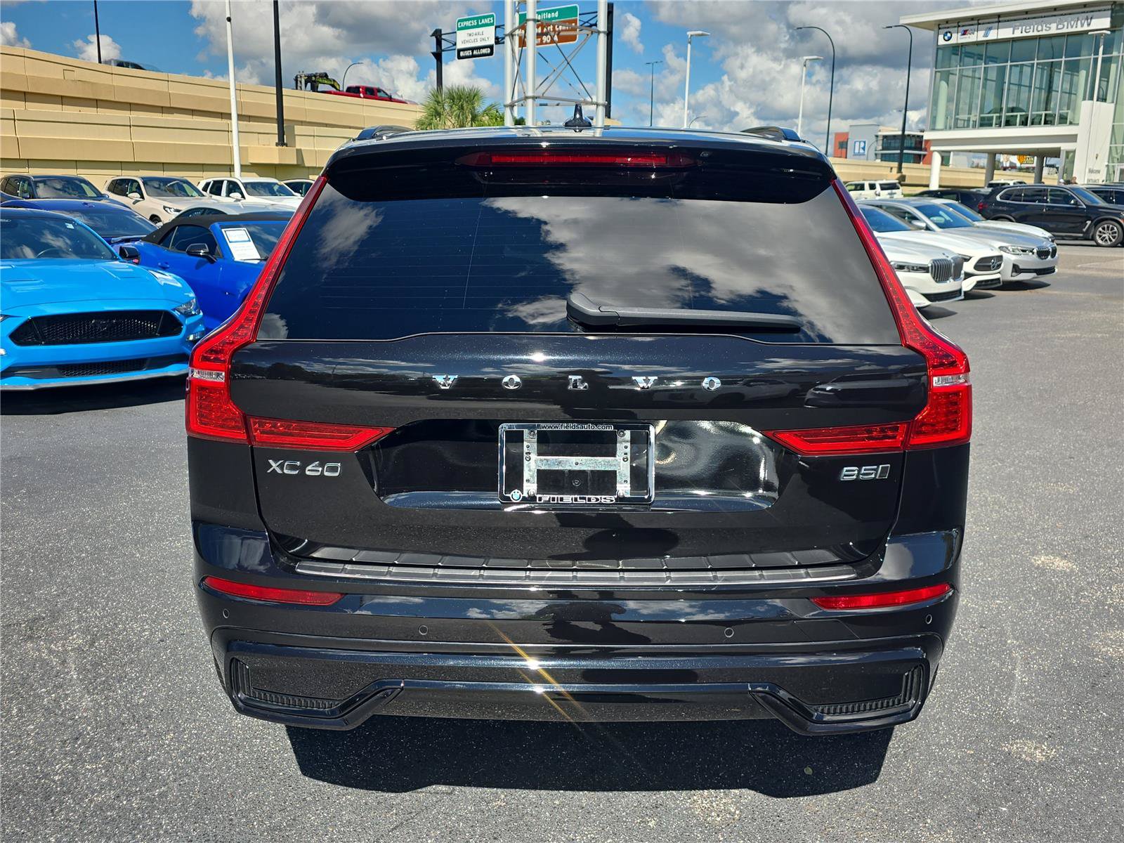 Used 2024 Volvo XC60 B5 Ultimate w/ Protection Package Premier AWD/4WD image 3