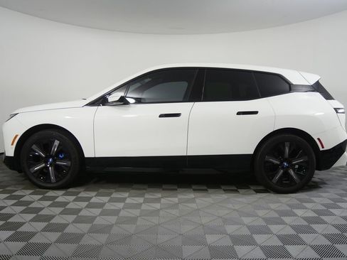 Used 2024 BMW iX xDrive50 w/ Sport Package AWD/4WD image 6