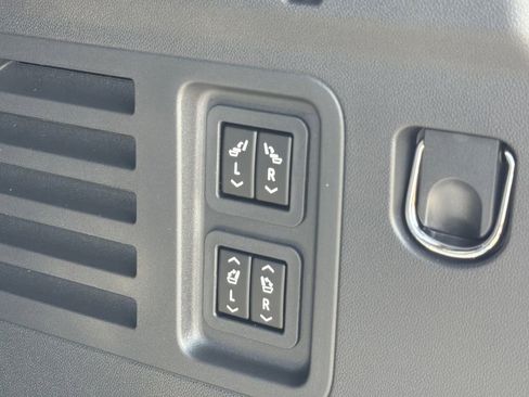 New 2026 Chevrolet Traverse RS image 21