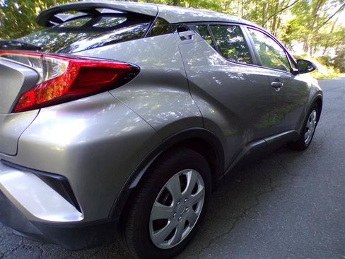 Used 2019 Toyota C-HR LE FWD image 10