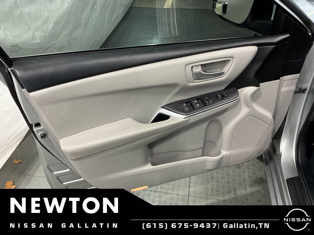 Used 2017 Toyota Camry SE FWD image 32