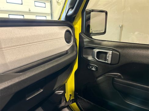 Used 2024 Jeep Wrangler Unlimited image 26