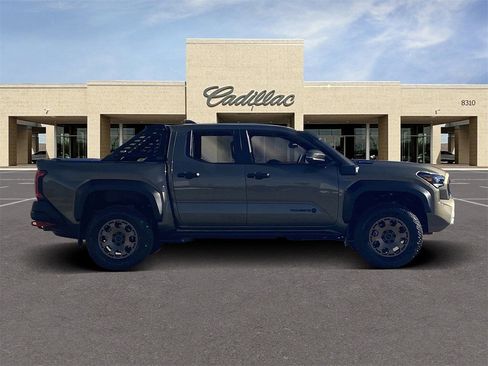 Used 2025 Toyota Tacoma TRD Sport image 4