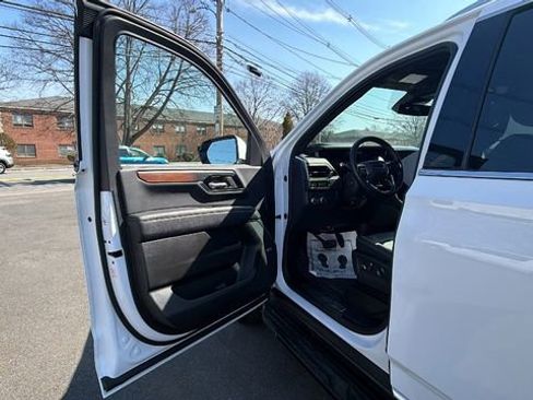 Certified 2025 GMC Yukon XL Denali AWD/4WD image 14