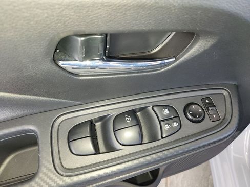 Used 2025 Nissan Versa SV image 28