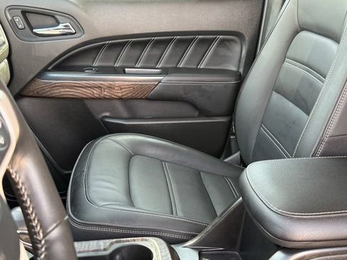 Used 2022 GMC Canyon Denali RWD image 8