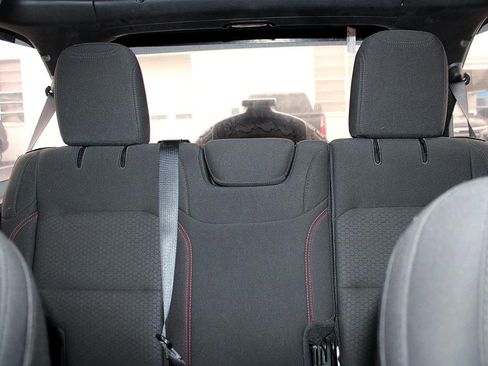 Used 2021 Jeep Wrangler Unlimited Rubicon image 18