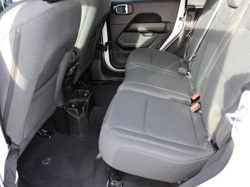 Used 2025 Jeep Wrangler Sahara AWD/4WD image 15
