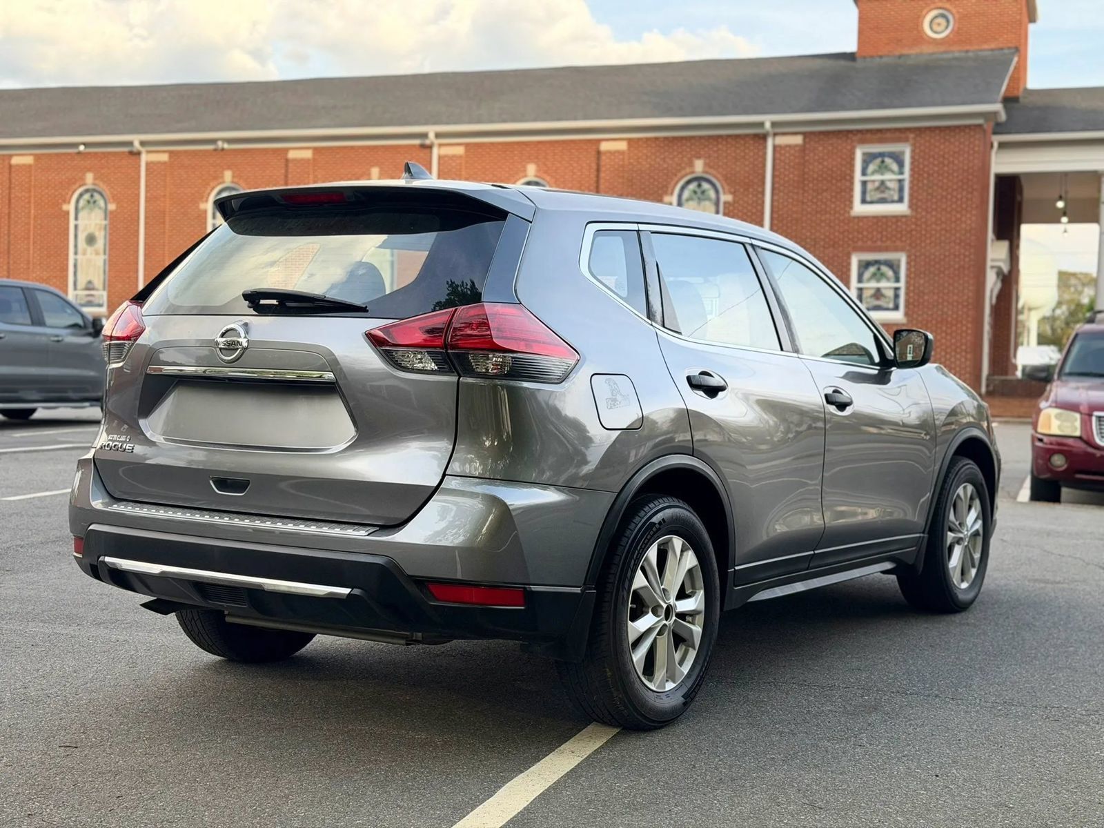 Used 2017 Nissan Rogue S FWD image 6