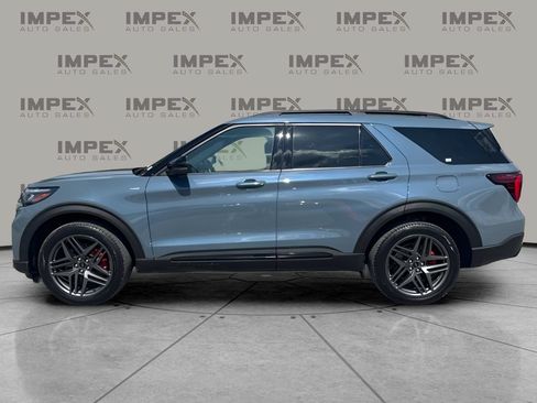 Used 2025 Ford Explorer ST-Line w/ Premium Package AWD/4WD image 2