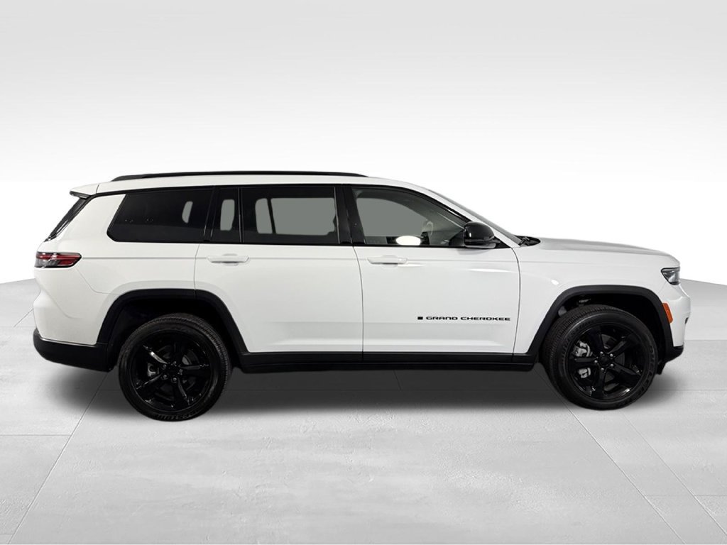 Used 2024 Jeep Grand Cherokee L Altitude RWD image 7