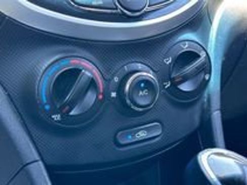 Used 2013 Hyundai Accent SE FWD image 15