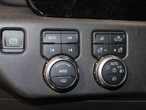 Used 2022 GMC Sierra 1500 SLT AWD/4WD image 23