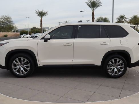 Used 2024 Toyota Grand Highlander Limited image 8