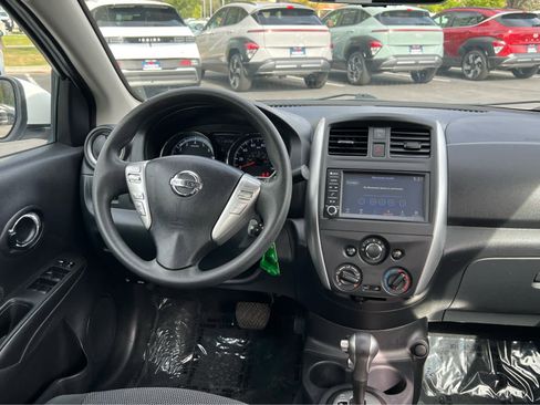 Used 2018 Nissan Versa SV FWD image 23