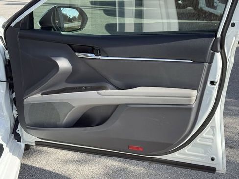 Used 2022 Toyota Camry SE image 33