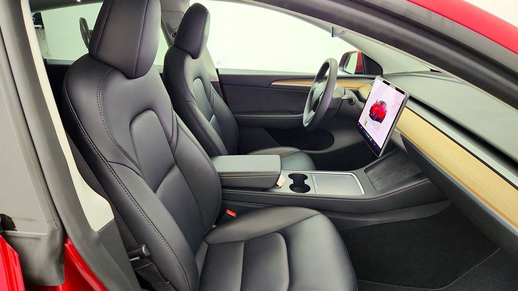Used 2024 Tesla Model Y 2WD image 28