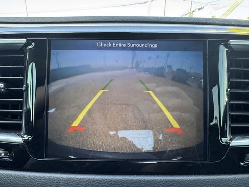 Used 2019 Chrysler Pacifica Touring-L w/ S Appearance Package FWD image 17