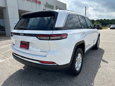 Used 2024 Jeep Grand Cherokee Laredo RWD image 7