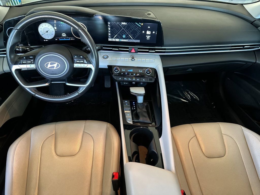 Used 2025 Hyundai Elantra Limited FWD image 12