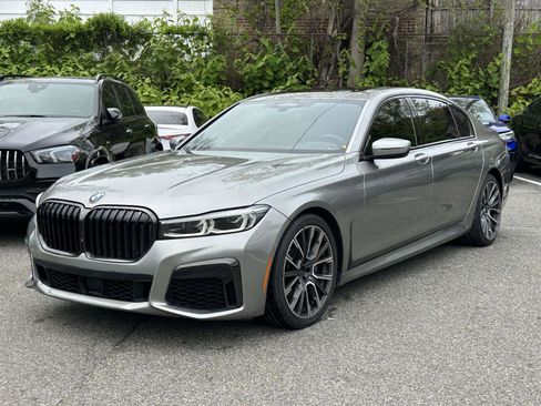 Used 2022 BMW 750i xDrive w/ M Sport Package AWD/4WD image 5