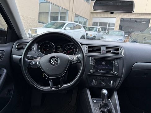 Used 2016 Volkswagen Jetta SE FWD image 6