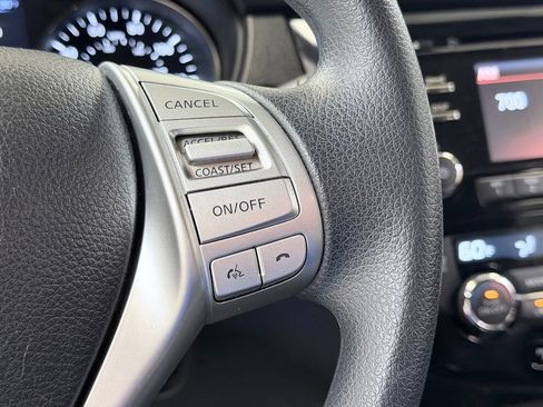 Used 2016 Nissan Rogue SV FWD image 42