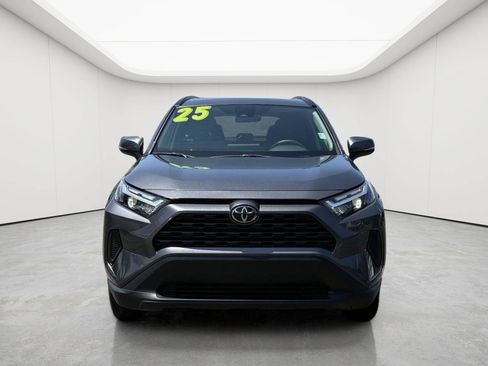 Used 2025 Toyota RAV4 XLE AWD/4WD image 2