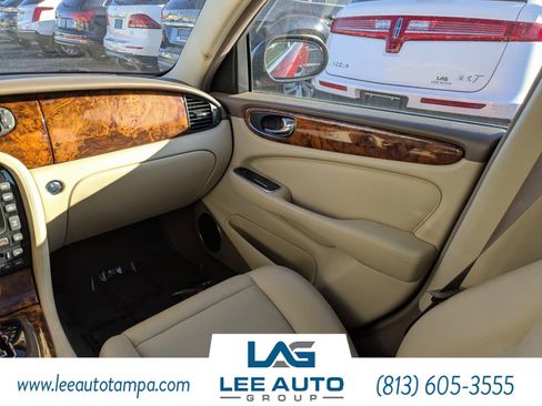 Used 2005 Jaguar XJ8 image 16