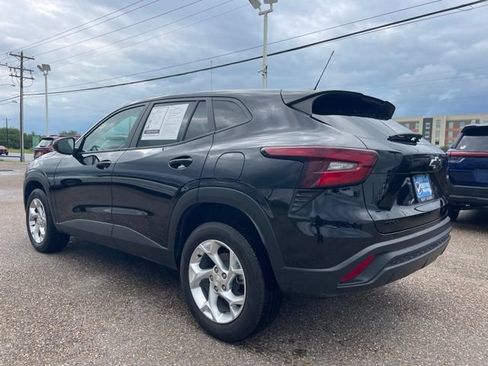 Used 2024 Chevrolet Trax LS w/ LS Convenience Package FWD image 6