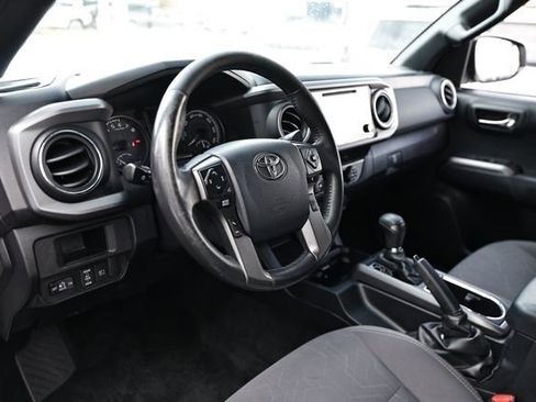 Used 2019 Toyota Tacoma TRD Sport image 22